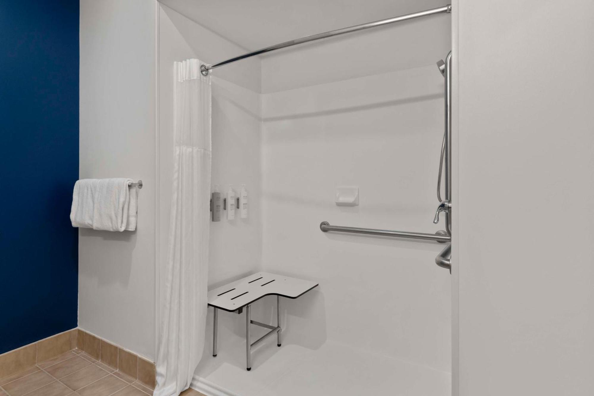 Spark By Hilton Newcomerstown Екстер'єр фото