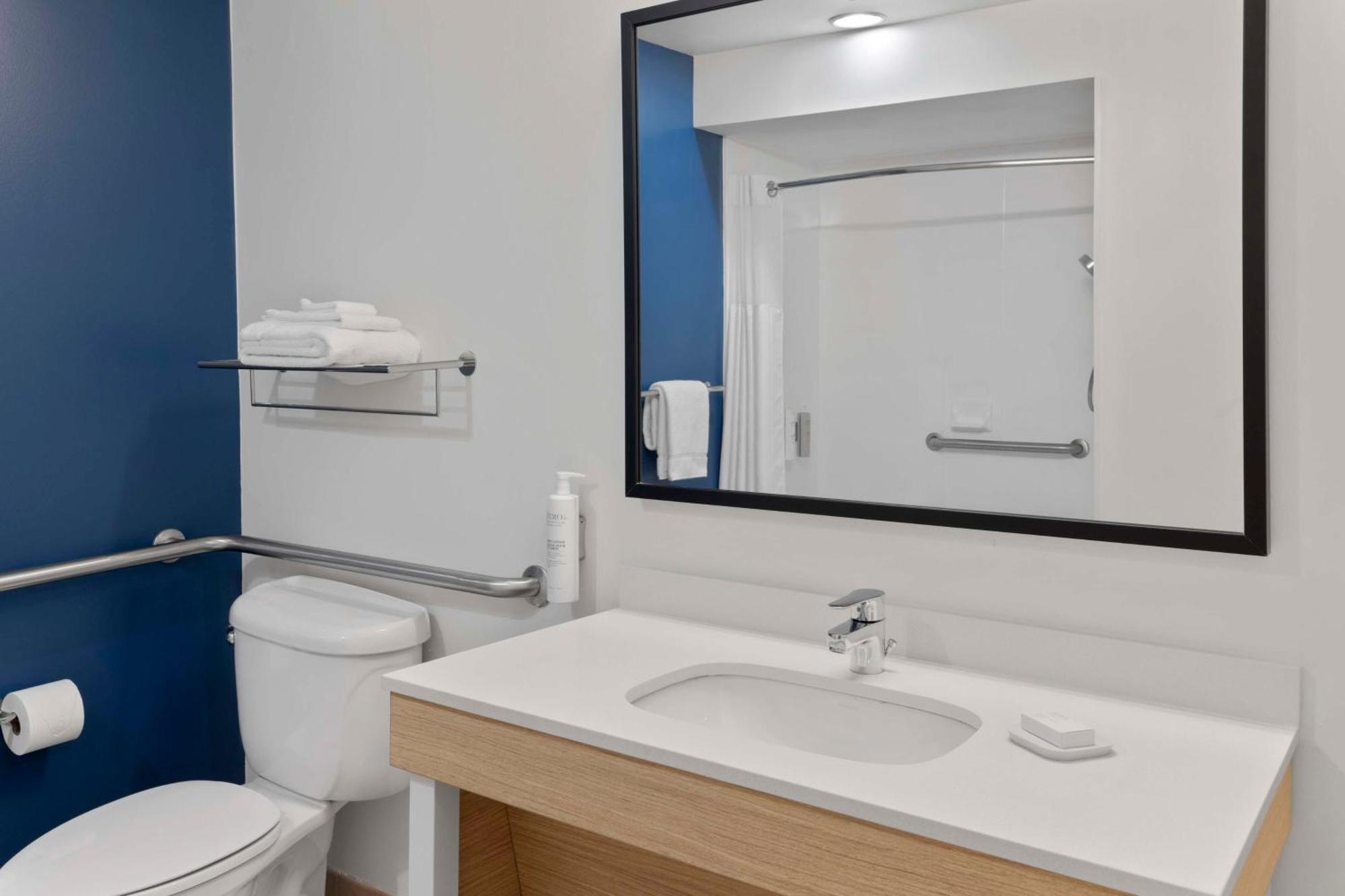 Spark By Hilton Newcomerstown Екстер'єр фото