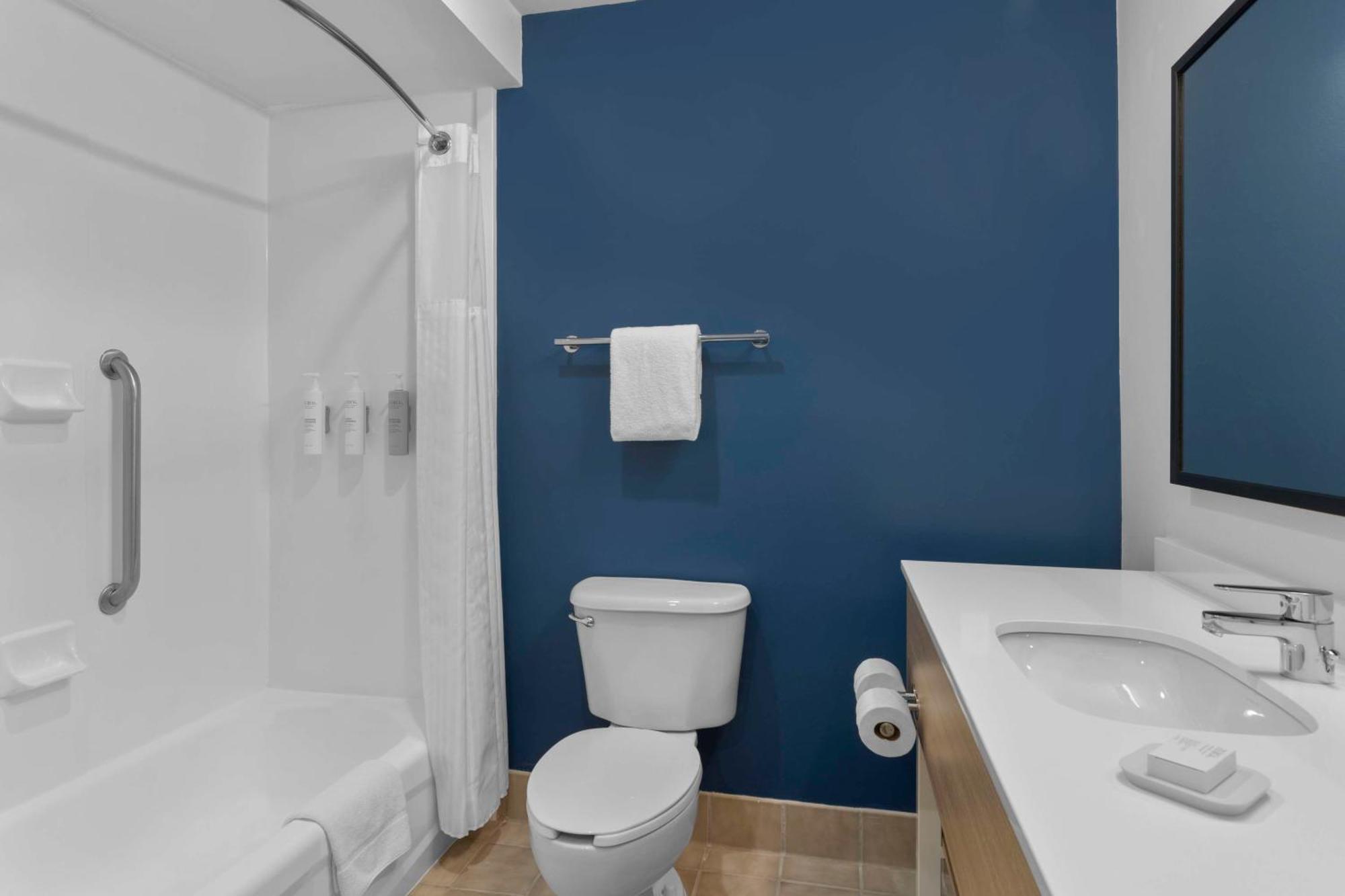 Spark By Hilton Newcomerstown Екстер'єр фото