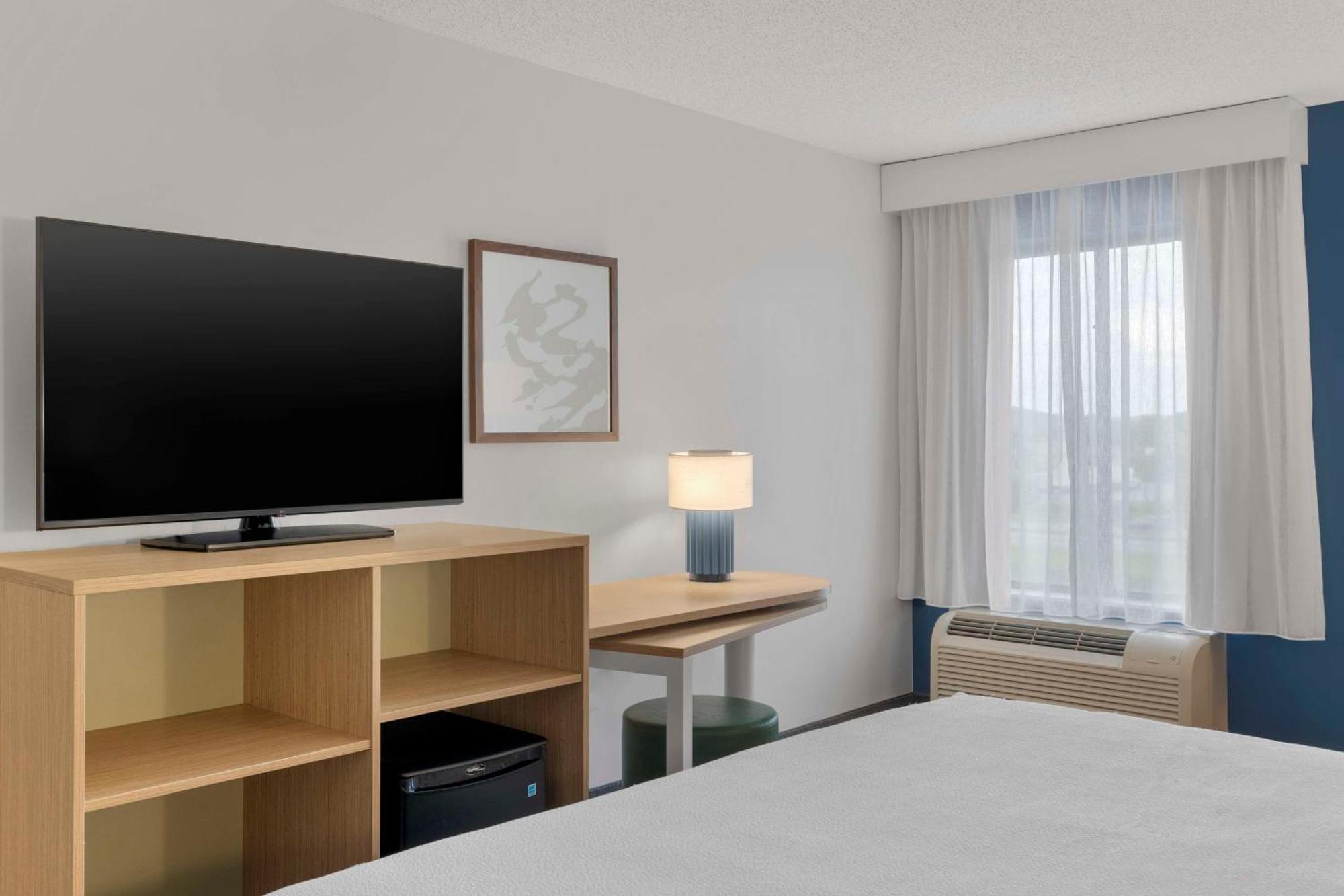 Spark By Hilton Newcomerstown Екстер'єр фото